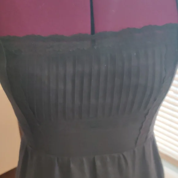 Elegant Black Women's Dress - Picture 4 of 6